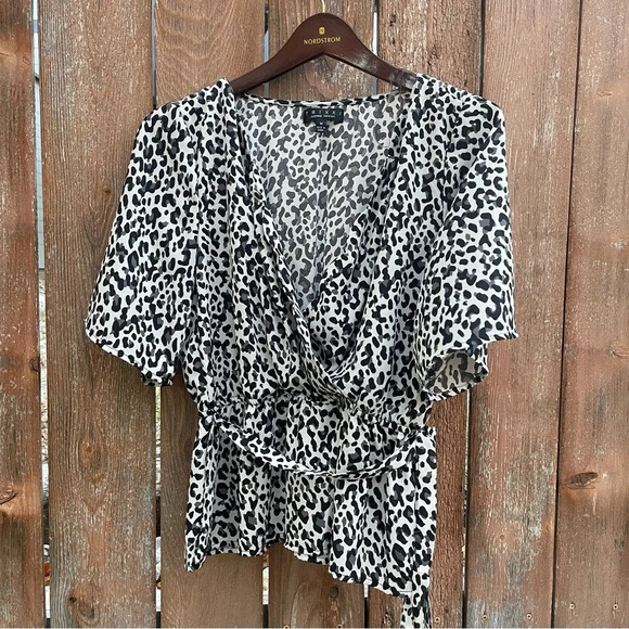 TRIXXI Women’s Animal Print Blouse Scalloped V Neck High Waist Medium - Picture 1 of 8